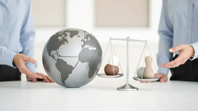Illustration zum Thema Arbeitsvertrag international