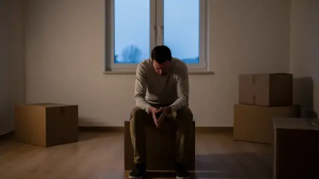 Symbolbild Uhr und Waage zum Thema Dauer Trennungsunterhalt bei Scheidung und Trennung
