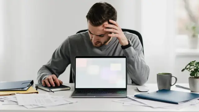 Hosting Abmahnung erklärt mit Handlungsoptionen für Websitebetreiber und rechtlichen Grundlagen