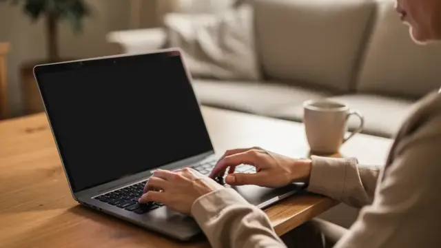Nutzer informieren sich über Rechte und Pflichten beim Verfassen von Internetbewertungen