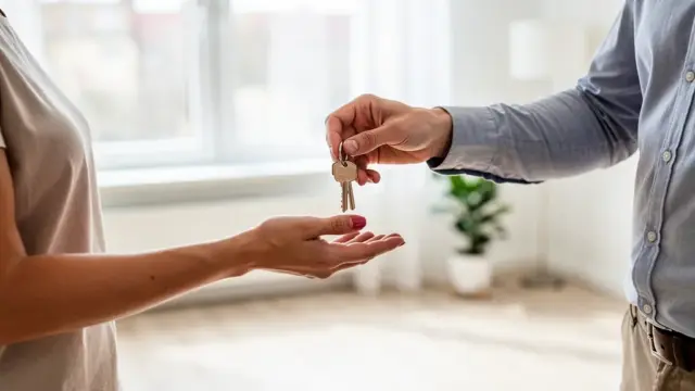 Übergabe der Wohnung mit Schlüsselübergabe und Mietkaution bei Auszug