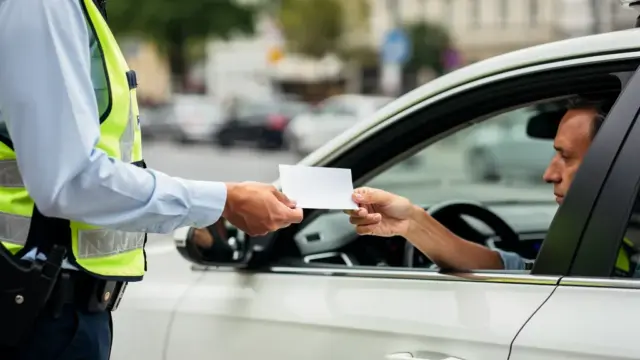 Verwarnungsgeld und Bußgeld bei Verkehrsverstößen auf deutschem Straßenverkehr